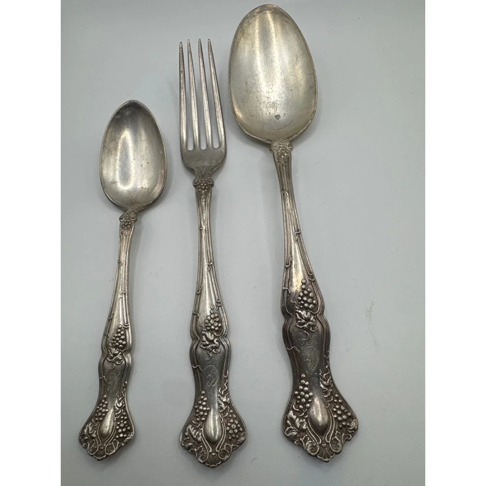 1847 Rogers Bros Vintage 1904 Silverplate Flatware 3pc Set Grapes Pattern INSVIN